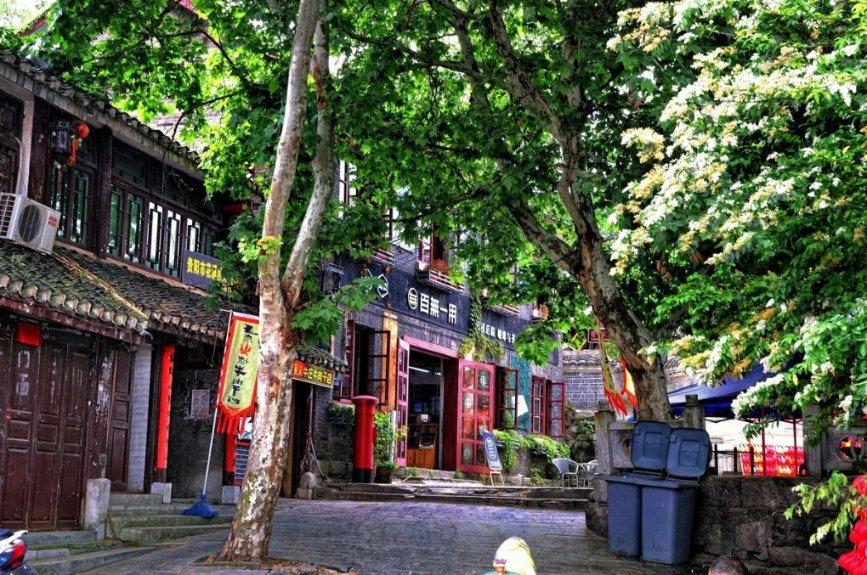 商家立“规矩”不能逾越法律红线,“硬碰硬”外还有更暖心的做法